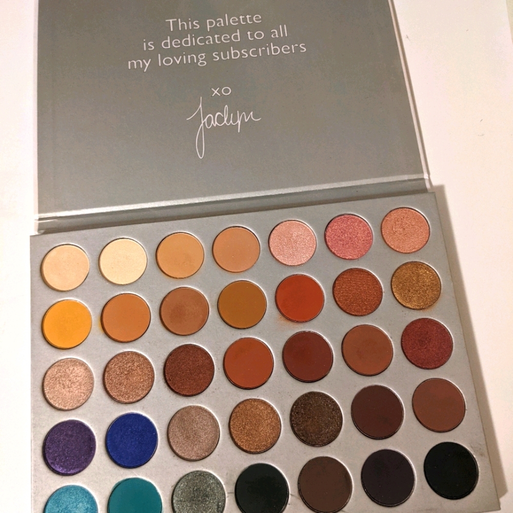 Jacklyn Hill x Morphe eyeshadow palette